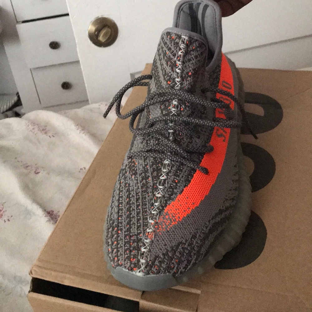 Beluga orange Yeezy size 11